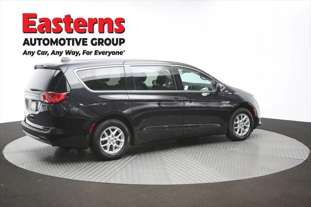 2024 Chrysler Voyager LX