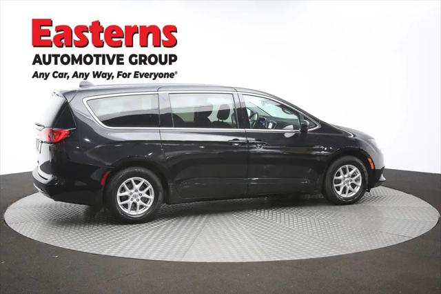 2024 Chrysler Voyager LX