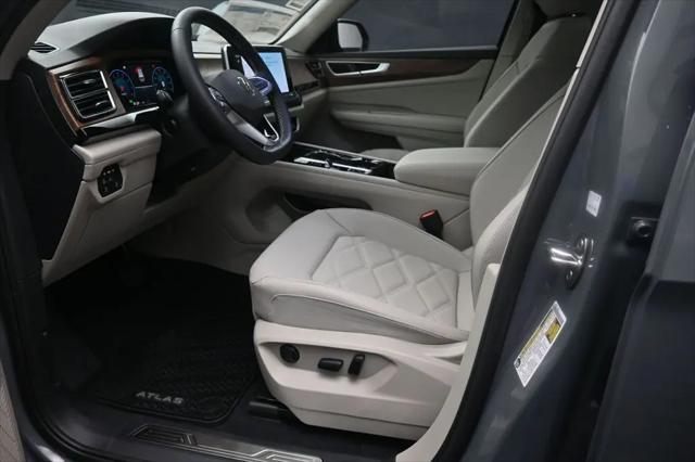 2026 Volkswagen Atlas SE with Technology