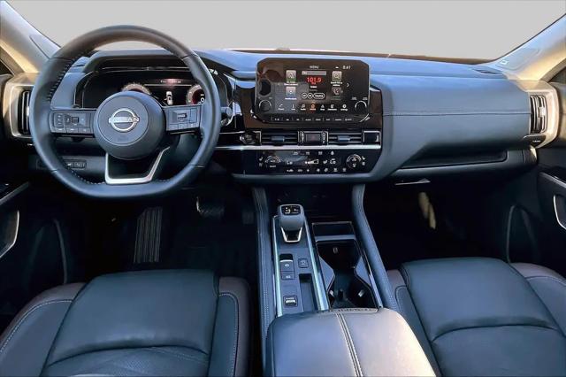 2025 Nissan Pathfinder Platinum FWD
