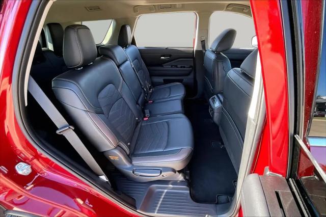 2025 Nissan Pathfinder Platinum FWD