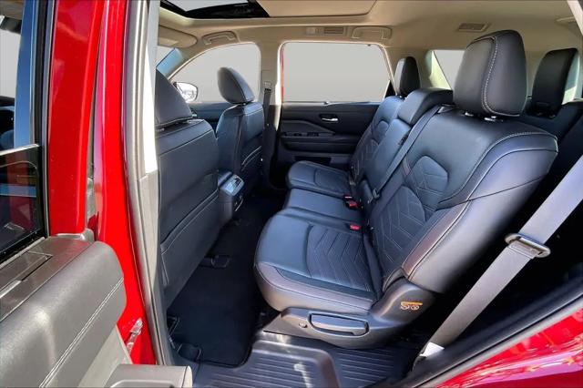 2025 Nissan Pathfinder Platinum FWD