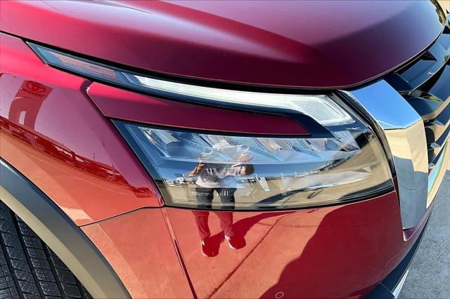 2025 Nissan Pathfinder Platinum FWD