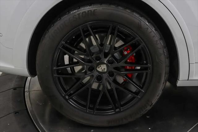 2025 Porsche Cayenne E-Hybrid Turbo