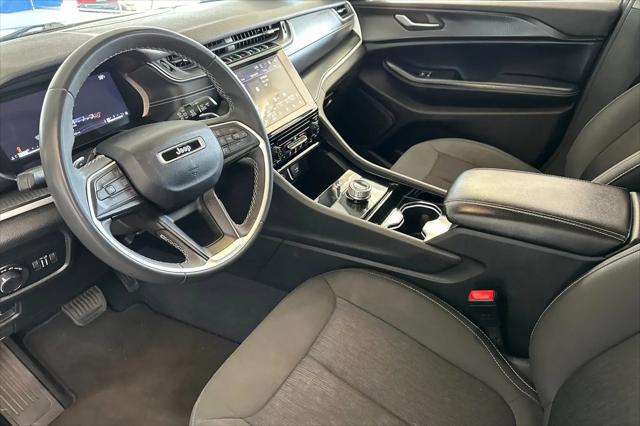 2023 Jeep Grand Cherokee L Laredo 4x4