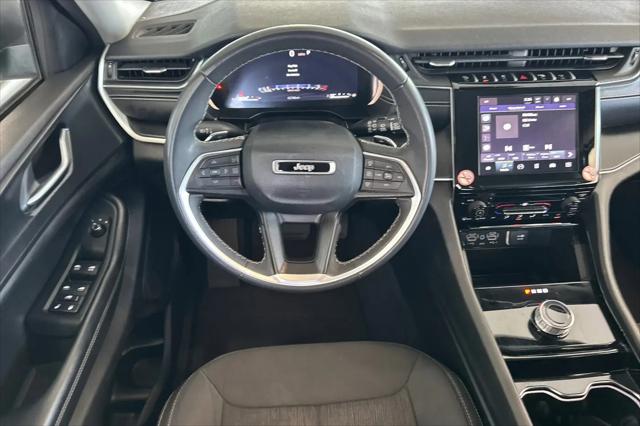 2023 Jeep Grand Cherokee L Laredo 4x4