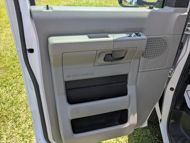 2023 Ford E-350 Cutaway Base