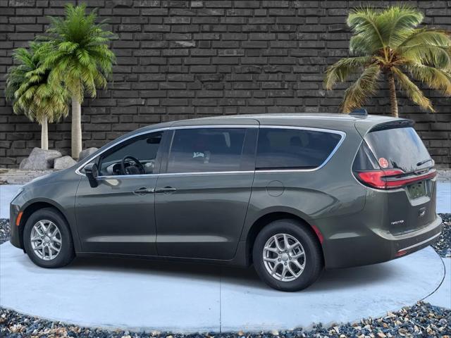 2027 Chrysler Pacifica Select