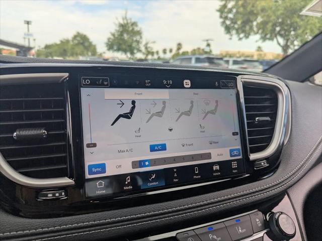 2027 Chrysler Pacifica Select