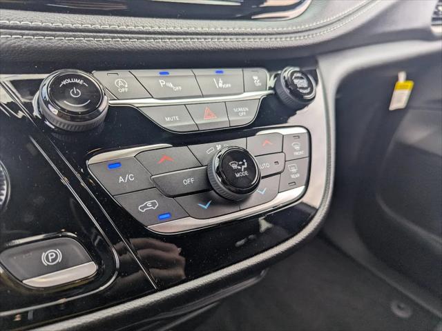 2027 Chrysler Pacifica Select