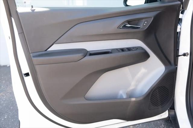 2027 Chevrolet Bolt LT FWD
