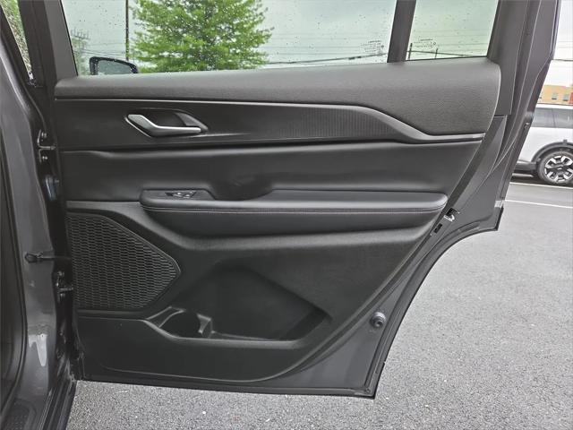 2023 Jeep Grand Cherokee L Laredo X 4x4