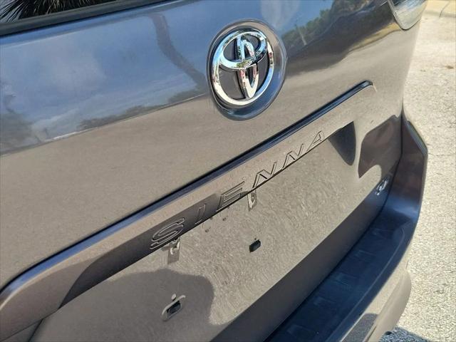 2018 Toyota Sienna SE 8 Passenger