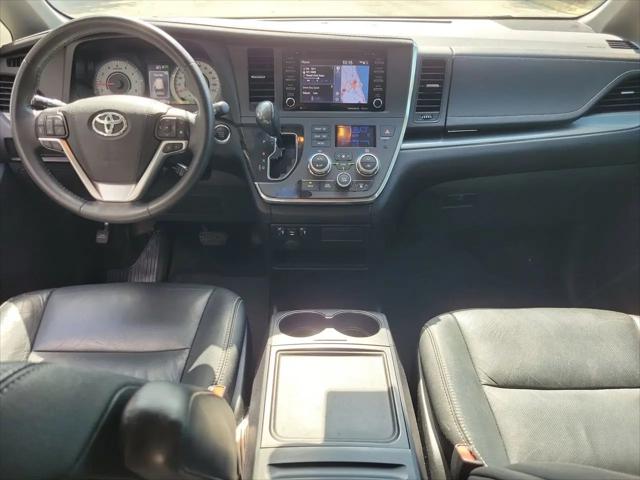 2018 Toyota Sienna SE 8 Passenger