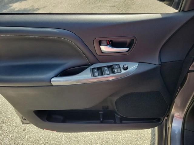 2018 Toyota Sienna SE 8 Passenger