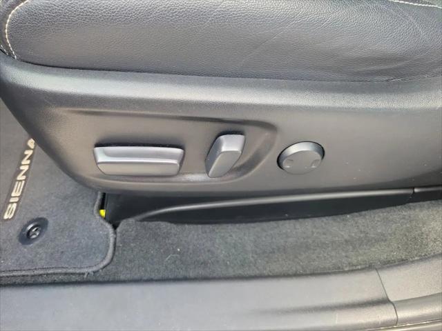 2018 Toyota Sienna SE 8 Passenger