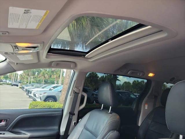 2018 Toyota Sienna SE 8 Passenger