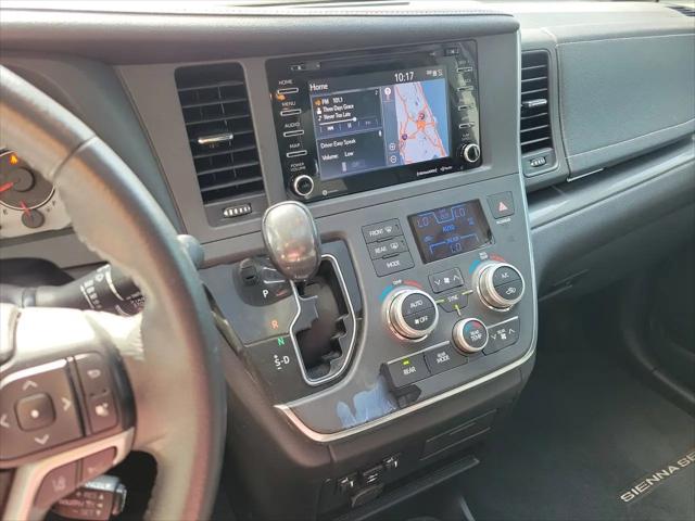 2018 Toyota Sienna SE 8 Passenger