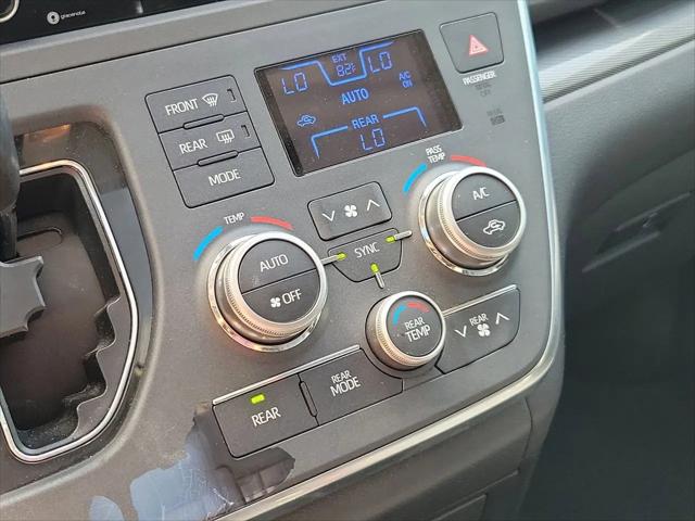 2018 Toyota Sienna SE 8 Passenger