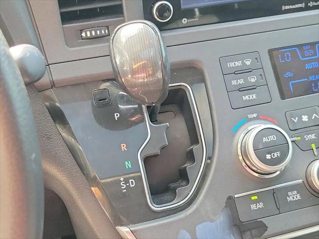 2018 Toyota Sienna SE 8 Passenger