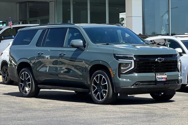 2025 Chevrolet Suburban 4WD RST