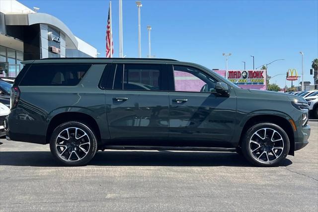 2025 Chevrolet Suburban 4WD RST