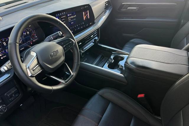 2025 Chevrolet Suburban 4WD RST