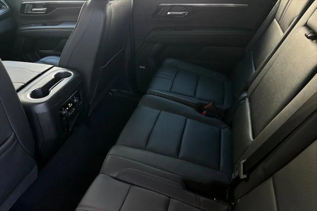 2025 Chevrolet Suburban 4WD RST