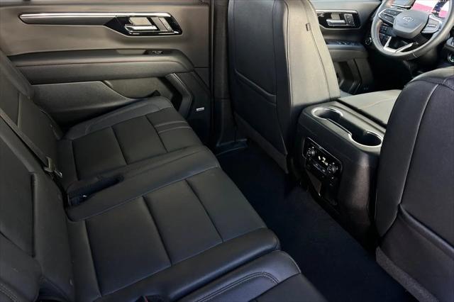 2025 Chevrolet Suburban 4WD RST