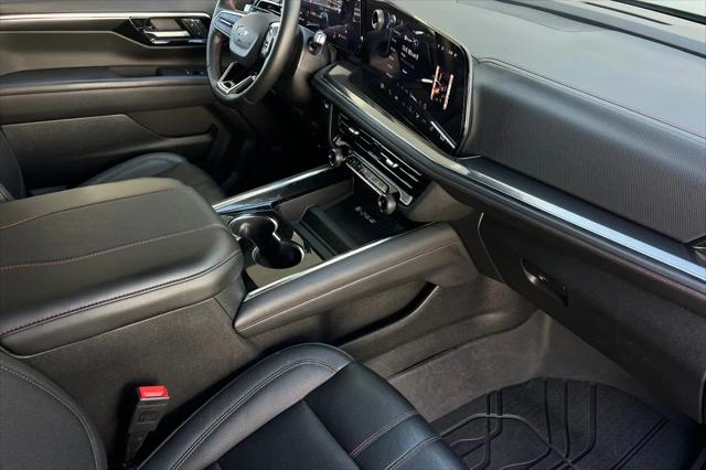 2025 Chevrolet Suburban 4WD RST