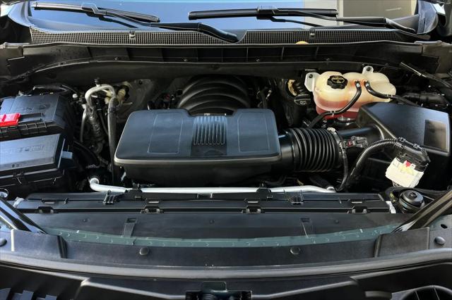 2025 Chevrolet Suburban 4WD RST