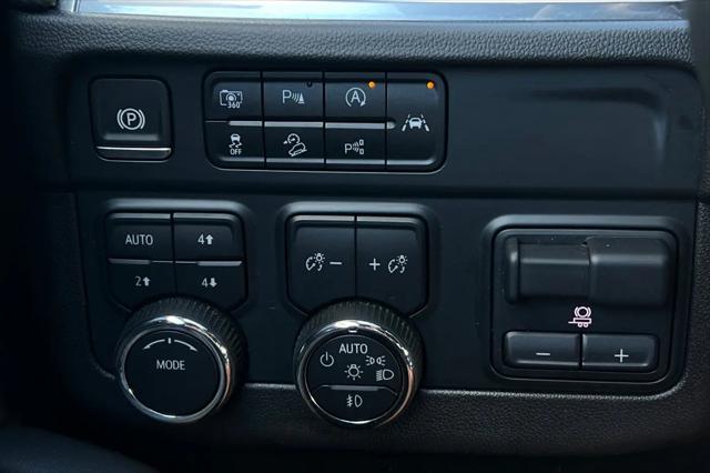 2025 Chevrolet Suburban 4WD RST