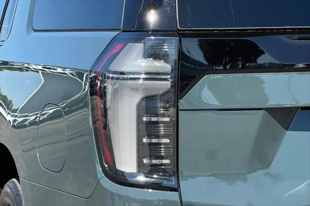 2025 Chevrolet Suburban 4WD RST