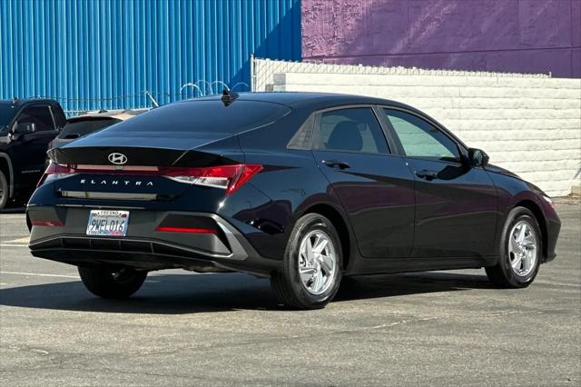 2025 Hyundai Elantra SE