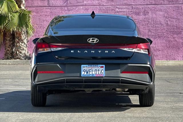 2025 Hyundai Elantra SE