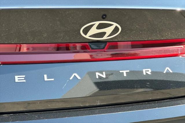 2025 Hyundai Elantra SE