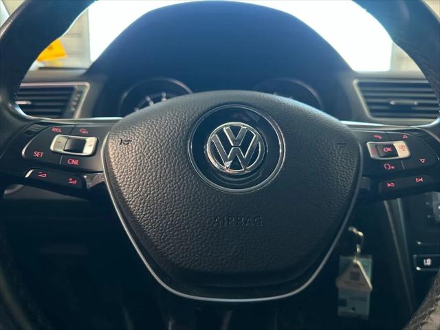 2017 Volkswagen Passat 1.8T R-Line