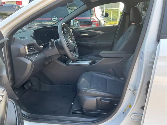 2025 Buick NV Preferred FWD