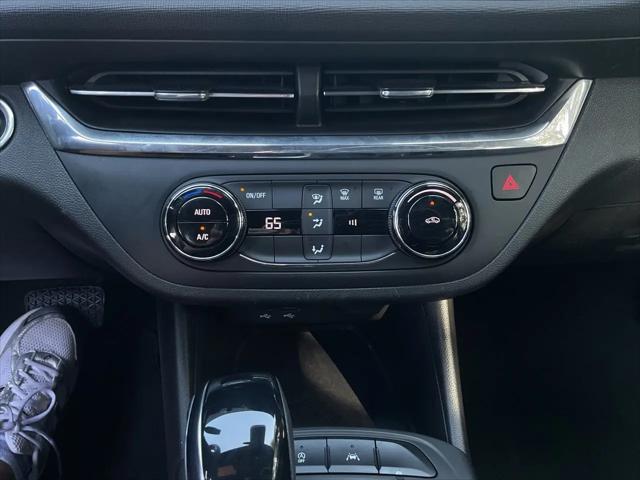 2025 Buick NV Preferred FWD