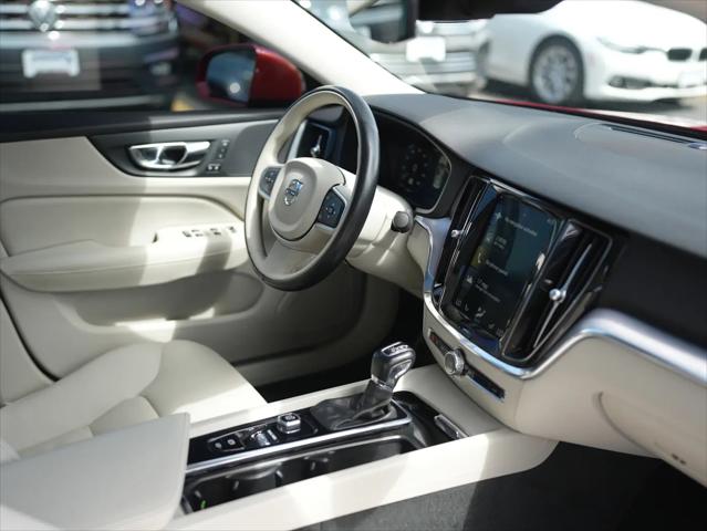 2020 Volvo S60 T6 Momentum