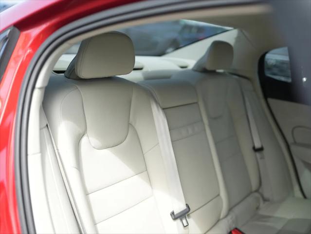 2020 Volvo S60 T6 Momentum
