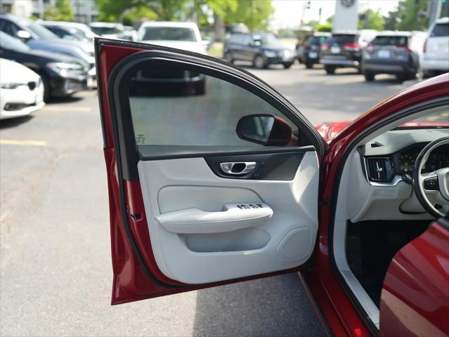 2020 Volvo S60 T6 Momentum