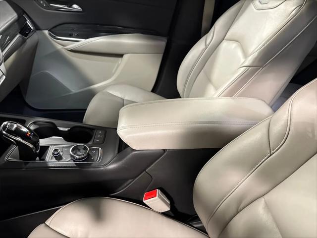 2023 Cadillac XT4 AWD Premium Luxury