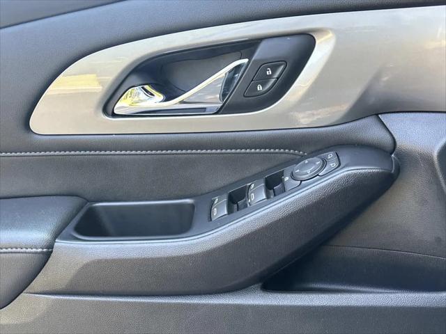 2023 Chevrolet Traverse AWD LT Cloth