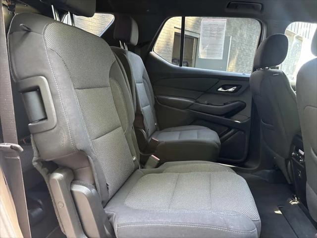 2023 Chevrolet Traverse AWD LT Cloth