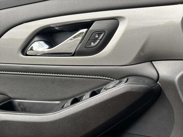 2023 Chevrolet Traverse AWD LT Leather