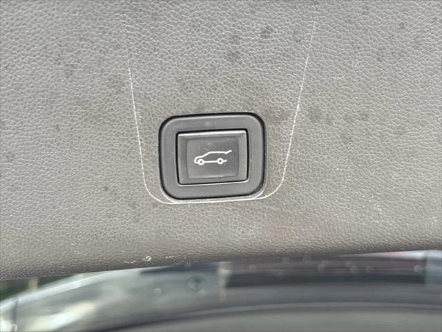 2023 Chevrolet Traverse AWD LT Leather