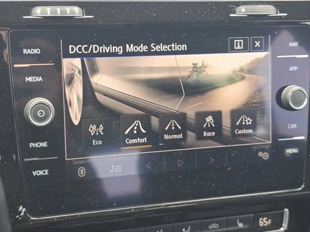 2019 Volkswagen Golf R 2.0T w/DCC & Navigation
