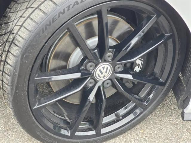 2019 Volkswagen Golf R 2.0T w/DCC & Navigation