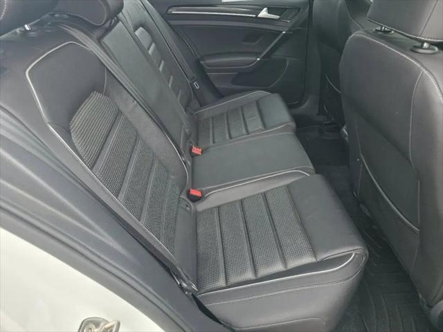 2019 Volkswagen Golf R 2.0T w/DCC & Navigation